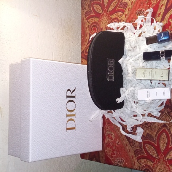 Dior Makeup And Pouch Bundle - Picture 7 of 7
